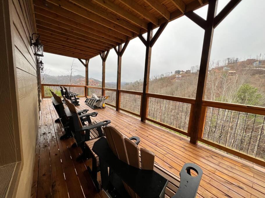 * * 4 Master Bedrooms, Views, Theater, Arcade, Evc ガトリンバーグ エクステリア 写真