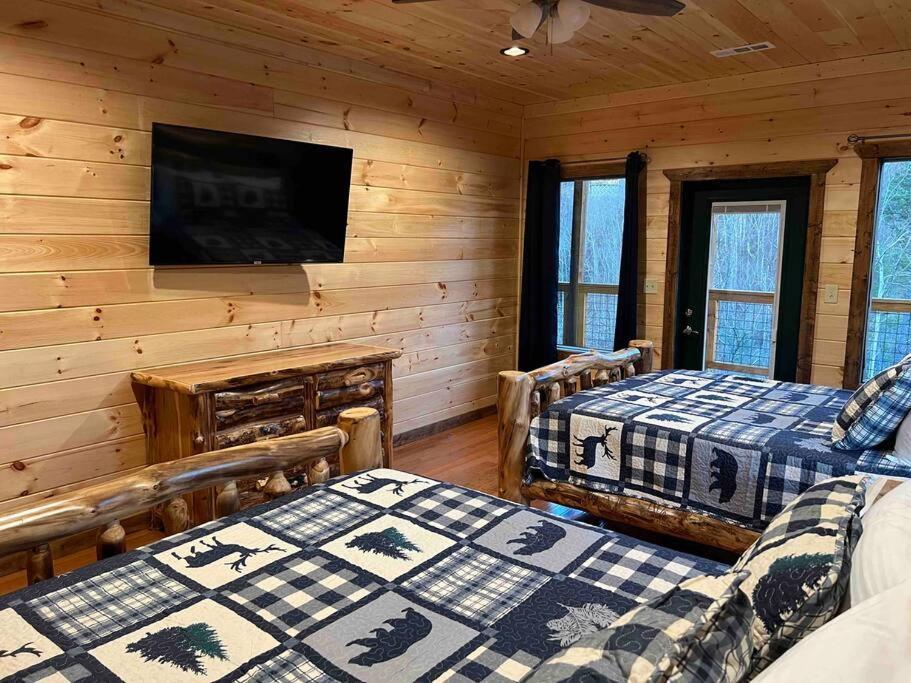 * * 4 Master Bedrooms, Views, Theater, Arcade, Evc ガトリンバーグ エクステリア 写真