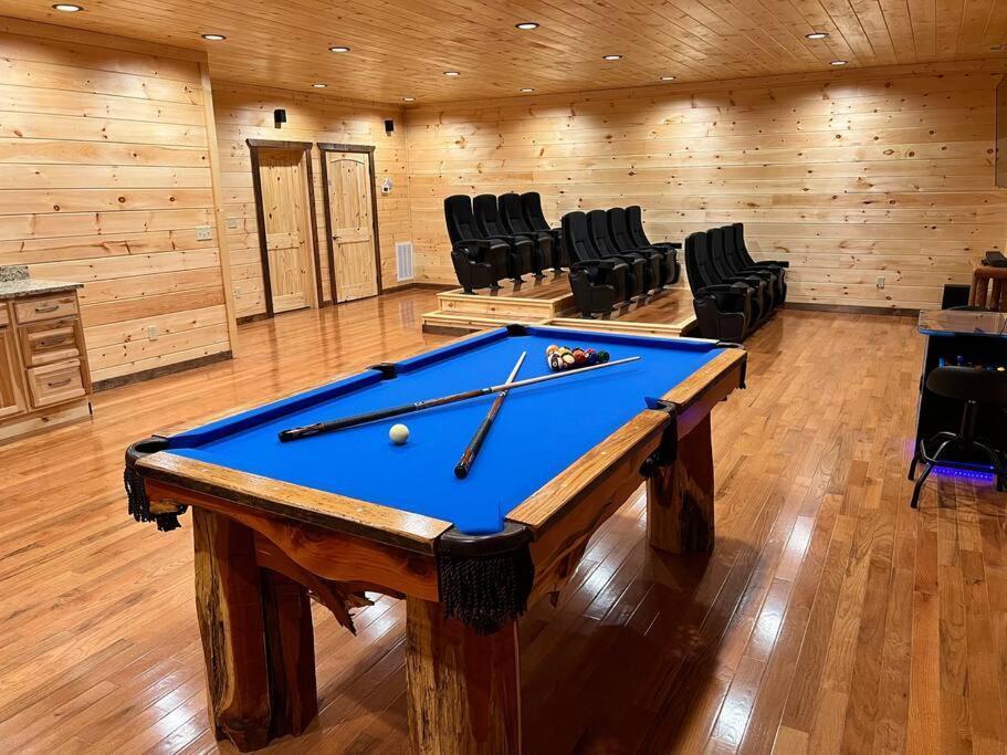 * * 4 Master Bedrooms, Views, Theater, Arcade, Evc ガトリンバーグ エクステリア 写真