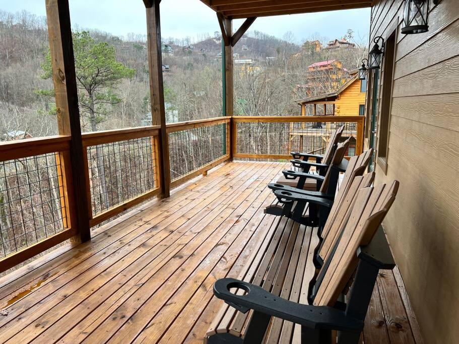 * * 4 Master Bedrooms, Views, Theater, Arcade, Evc ガトリンバーグ エクステリア 写真