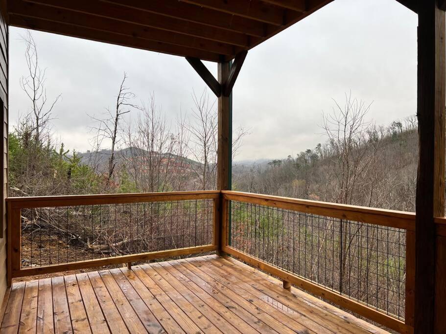 * * 4 Master Bedrooms, Views, Theater, Arcade, Evc ガトリンバーグ エクステリア 写真