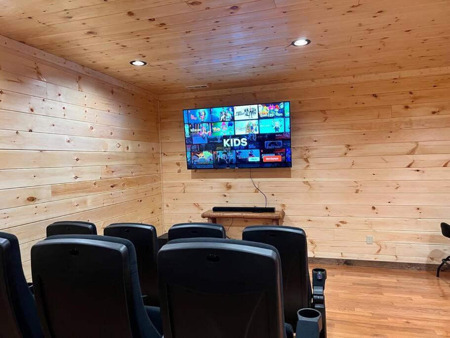 * * 4 Master Bedrooms, Views, Theater, Arcade, Evc ガトリンバーグ エクステリア 写真