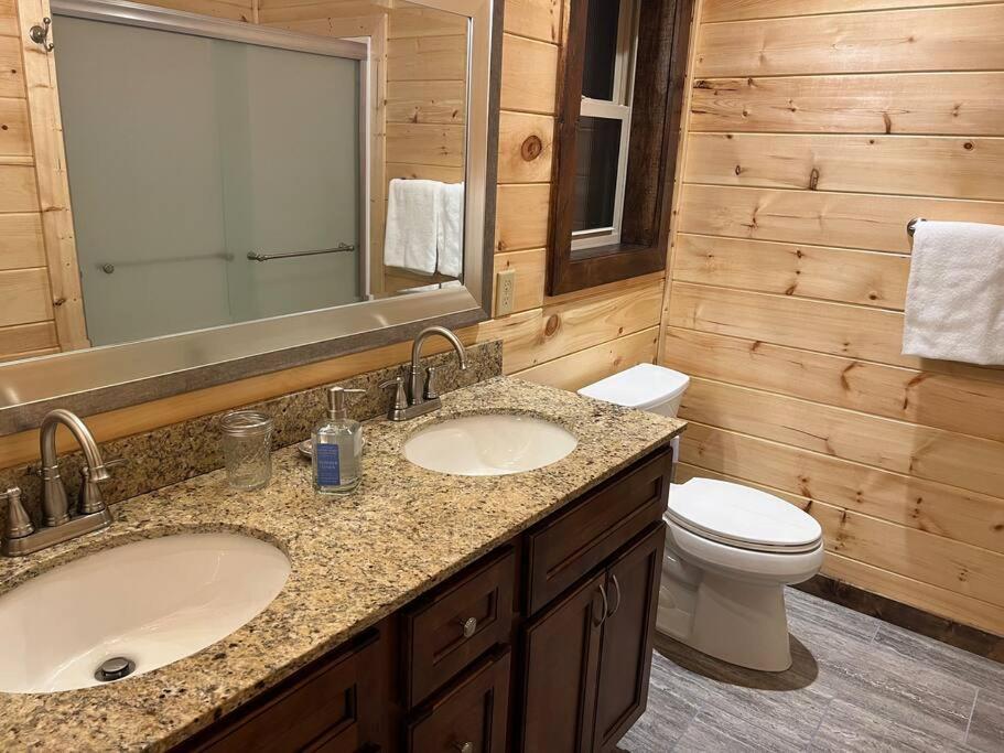 * * 4 Master Bedrooms, Views, Theater, Arcade, Evc ガトリンバーグ エクステリア 写真