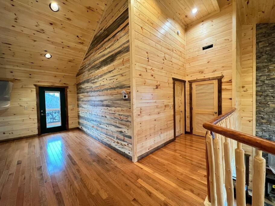 * * 4 Master Bedrooms, Views, Theater, Arcade, Evc ガトリンバーグ エクステリア 写真