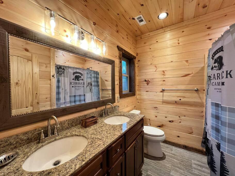 * * 4 Master Bedrooms, Views, Theater, Arcade, Evc ガトリンバーグ エクステリア 写真