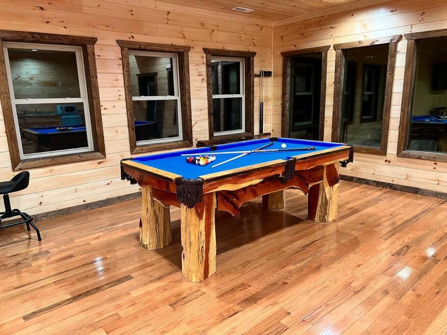 * * 4 Master Bedrooms, Views, Theater, Arcade, Evc ガトリンバーグ エクステリア 写真