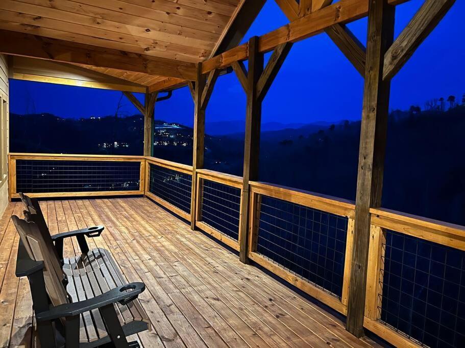 * * 4 Master Bedrooms, Views, Theater, Arcade, Evc ガトリンバーグ エクステリア 写真