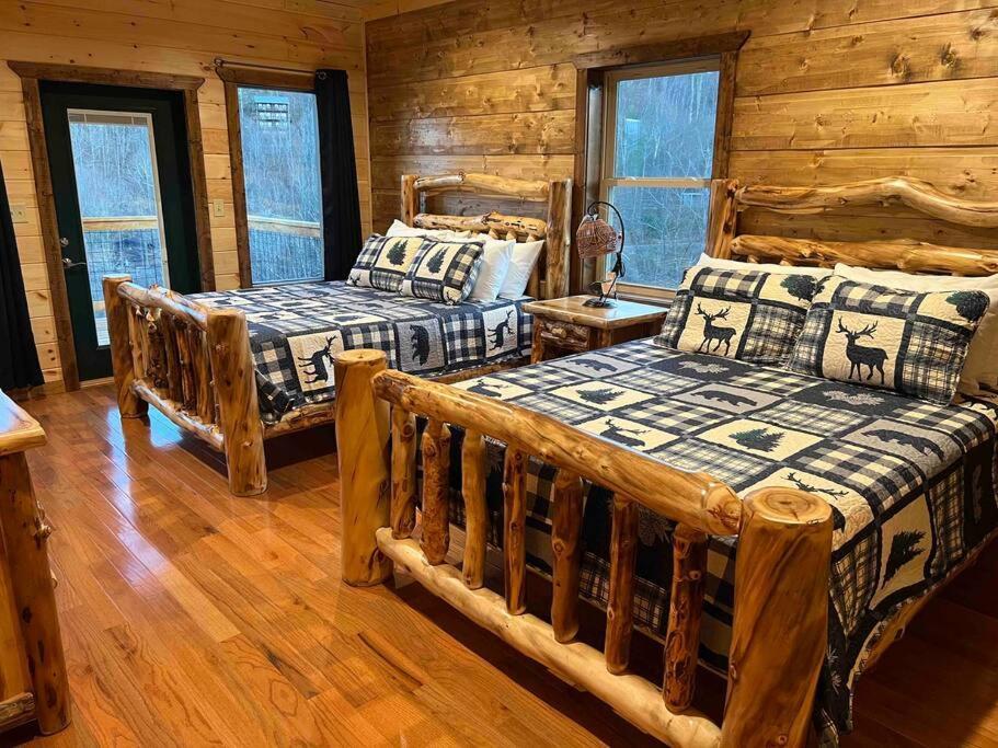 * * 4 Master Bedrooms, Views, Theater, Arcade, Evc ガトリンバーグ エクステリア 写真